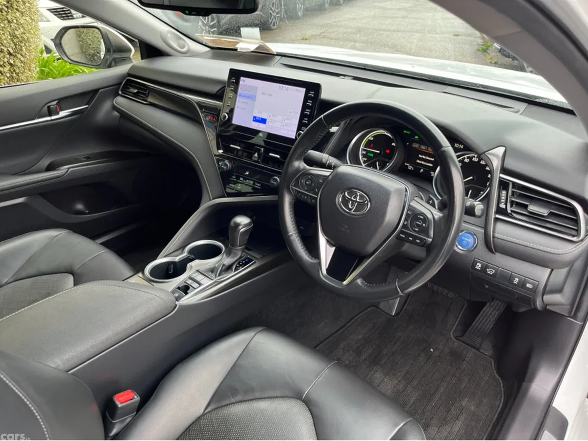 Toyota Camry Saloon, Petrol Hybrid, 2022, White
