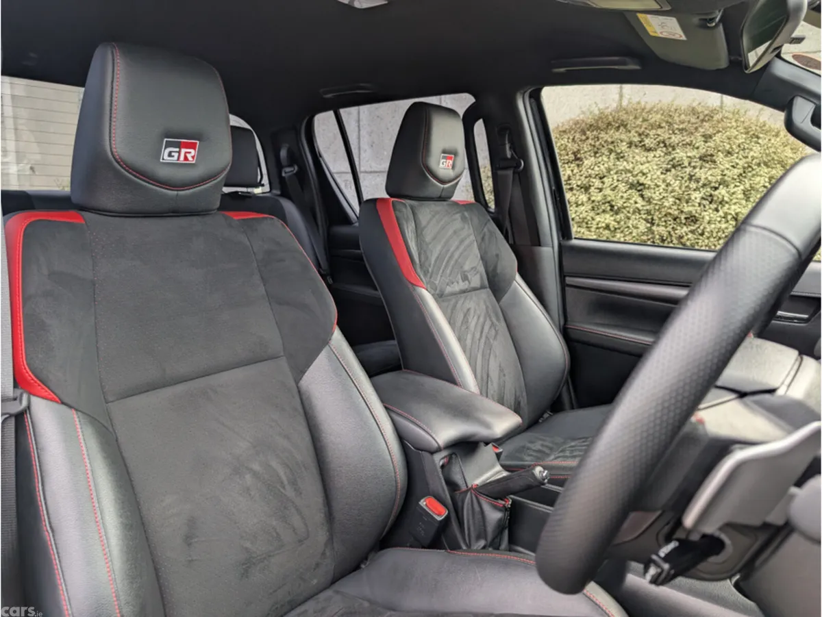 Toyota Hilux Pick Up, Diesel, 2024, Black