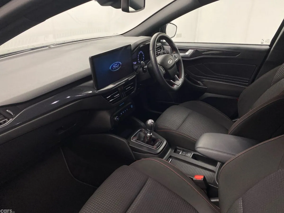 Ford Focus Hatchback, Petrol, 2024, Black