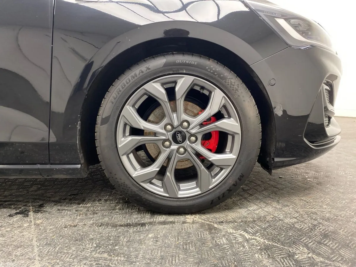 Ford Focus Hatchback, Petrol, 2024, Black