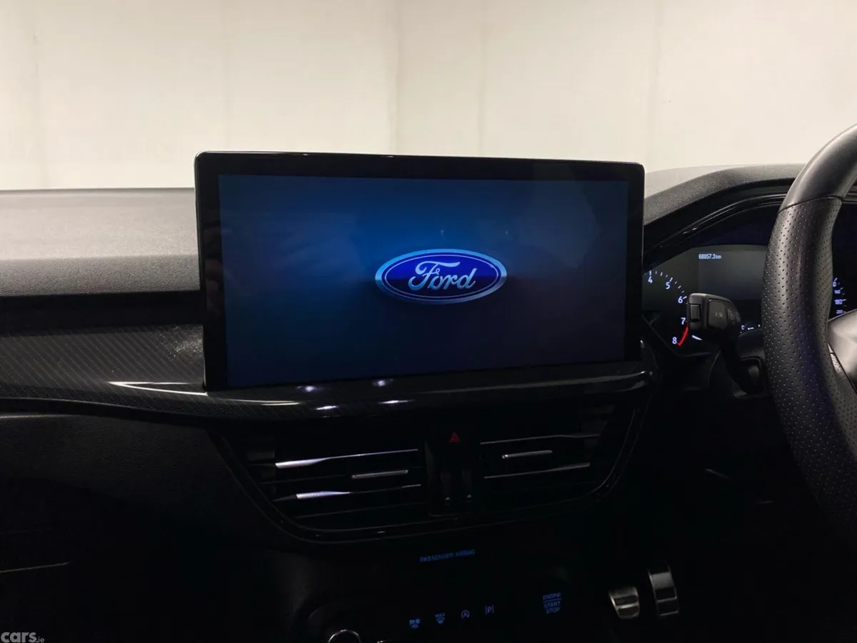 Ford Focus Hatchback, Petrol, 2024, Black