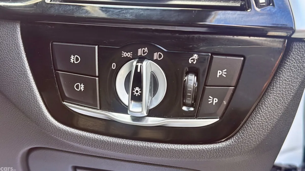 BMW 5-Series Saloon, Petrol Plug-in Hybrid, 2019, White