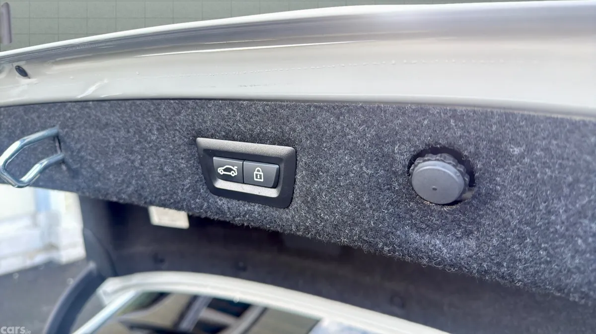 BMW 5-Series Saloon, Petrol Plug-in Hybrid, 2019, White