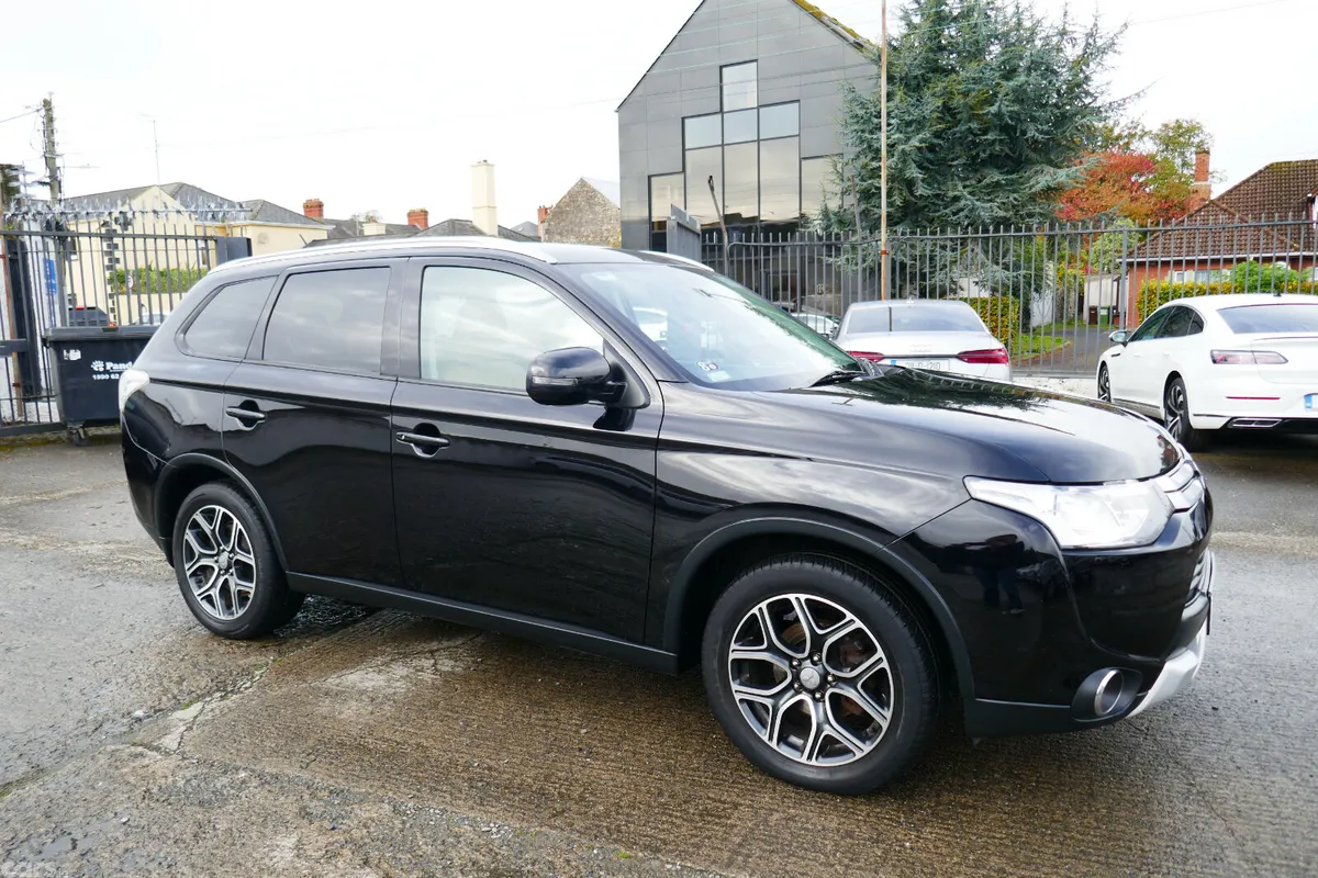 Mitsubishi Outlander SUV, Diesel, 2015, Black