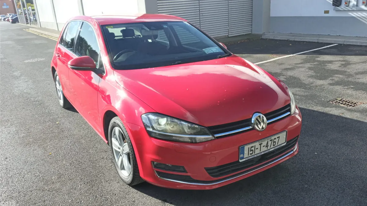 Volkswagen Golf Hatchback, Petrol, 2015, Red