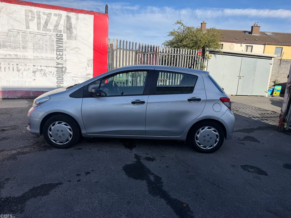Toyota Yaris Hatchback, Petrol, 2013, Silver