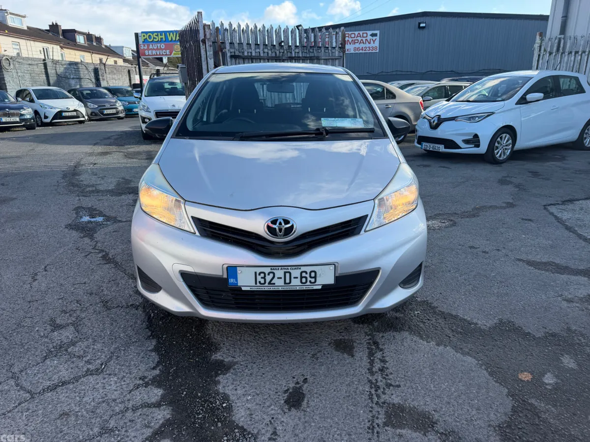 Toyota Yaris Hatchback, Petrol, 2013, Silver