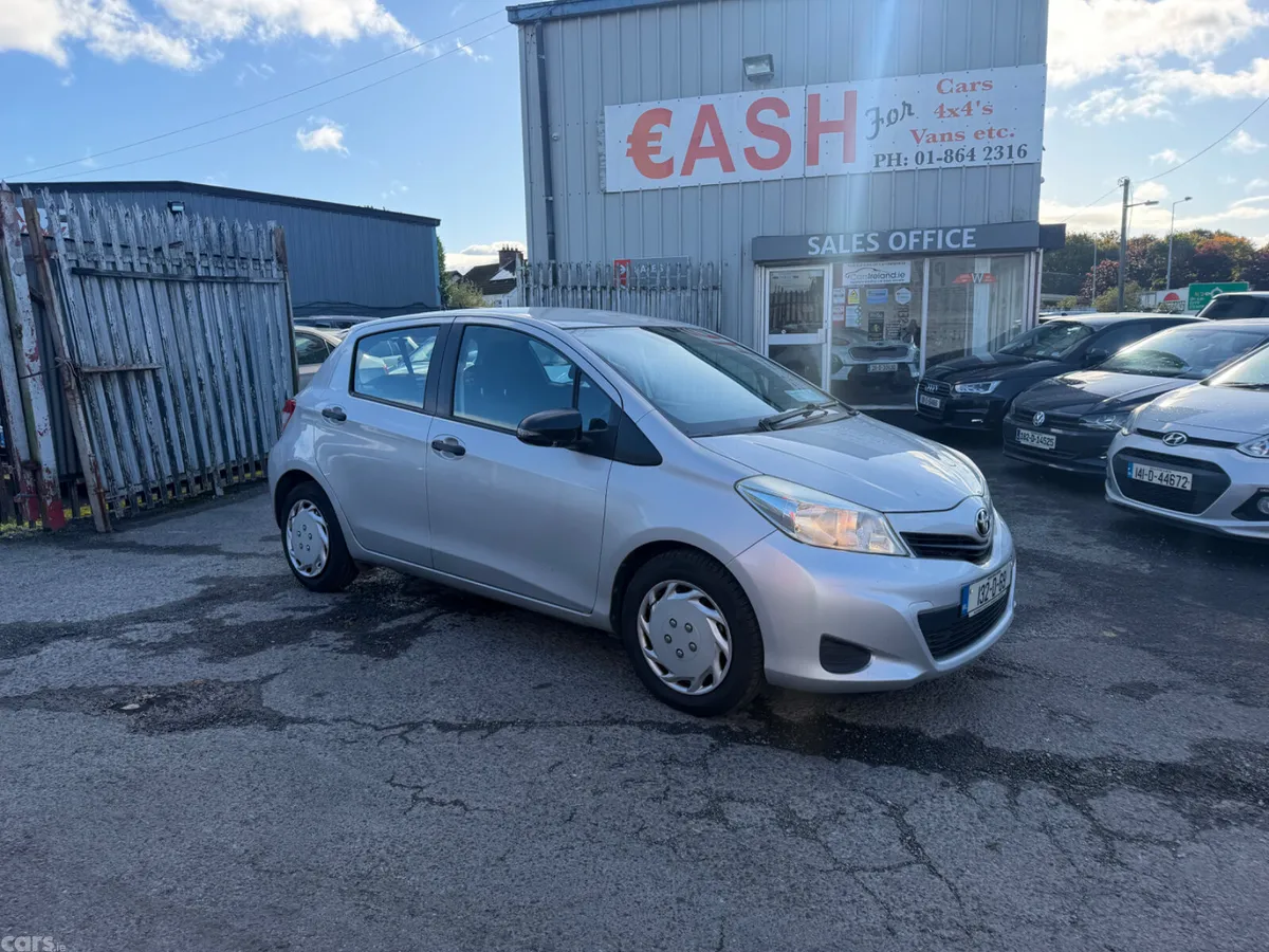 Toyota Yaris Hatchback, Petrol, 2013, Silver
