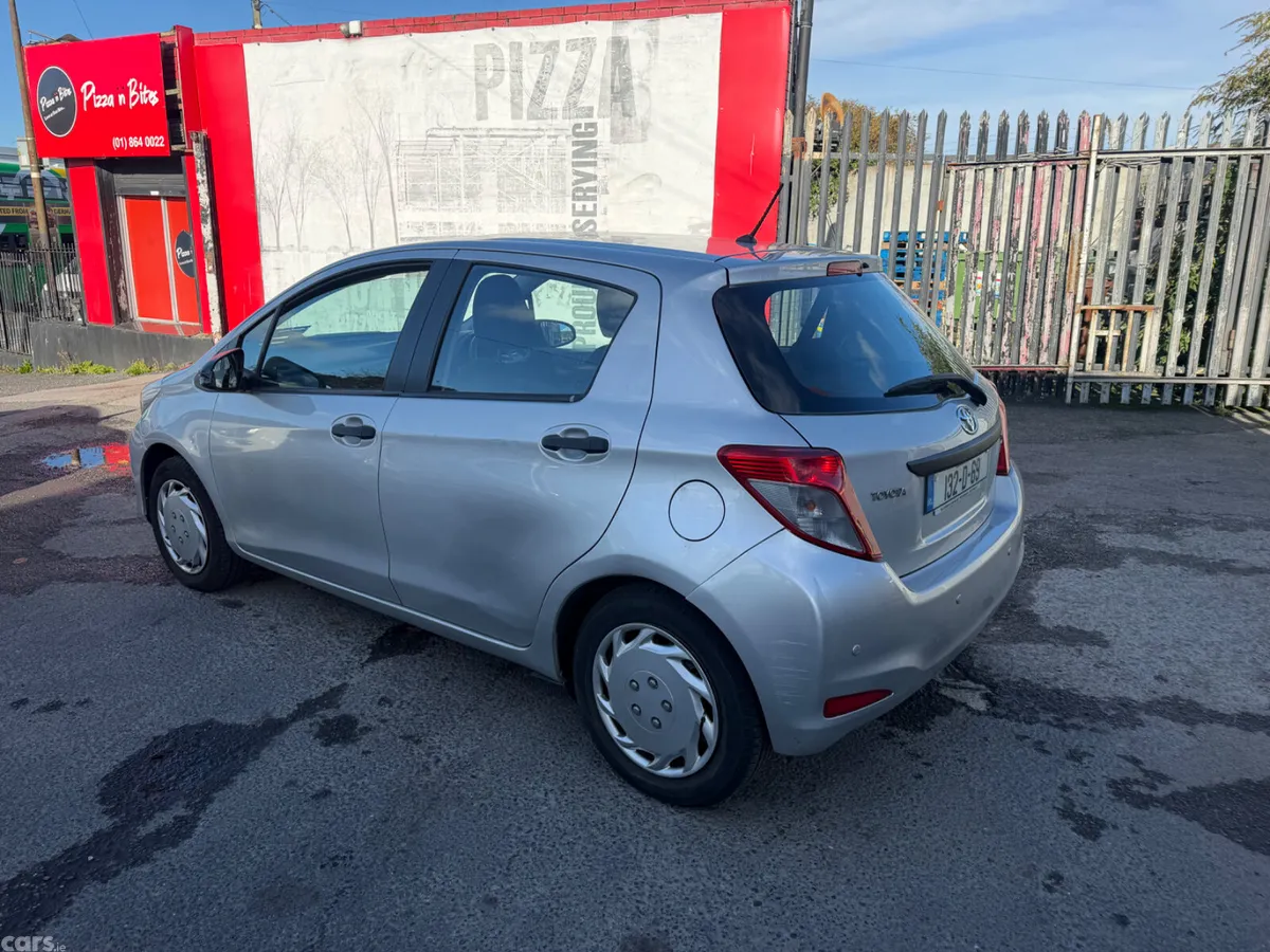 Toyota Yaris Hatchback, Petrol, 2013, Silver