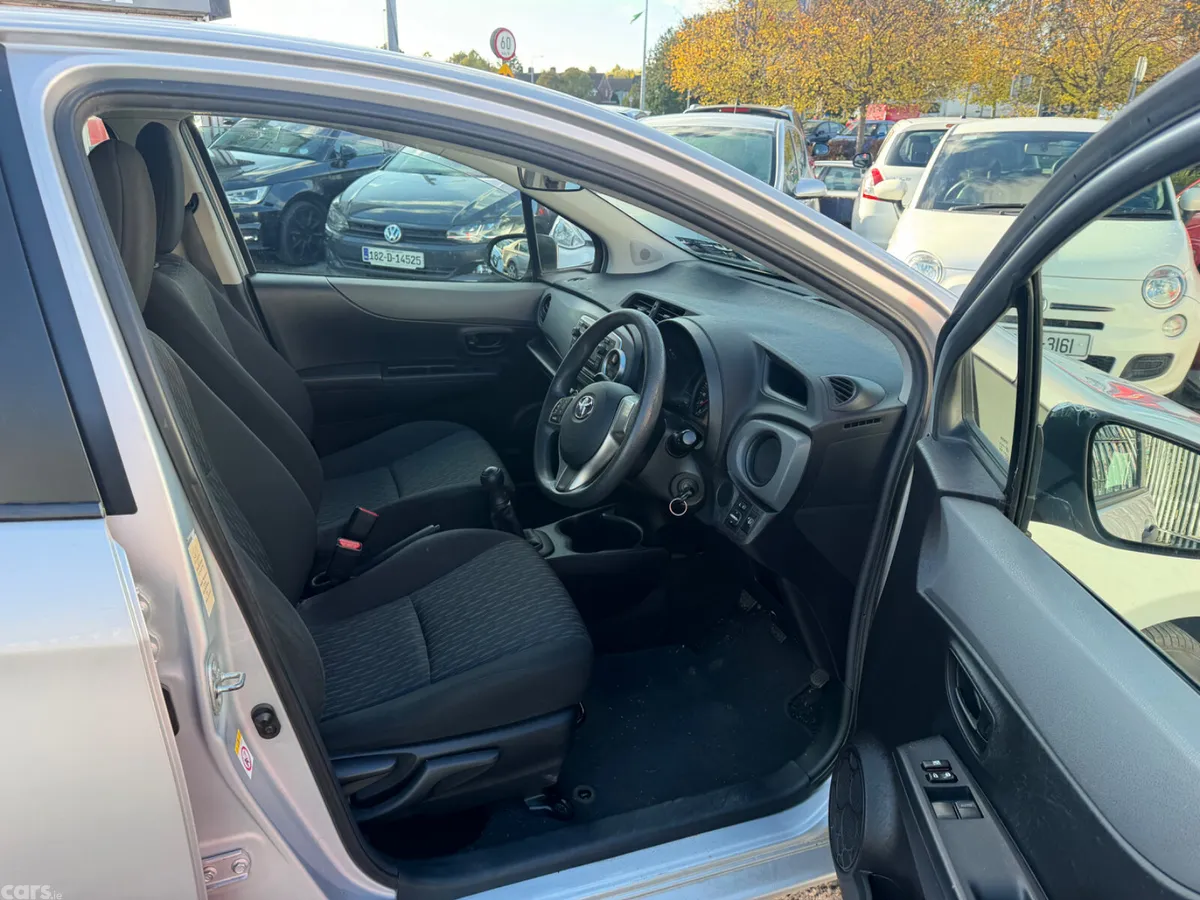 Toyota Yaris Hatchback, Petrol, 2013, Silver