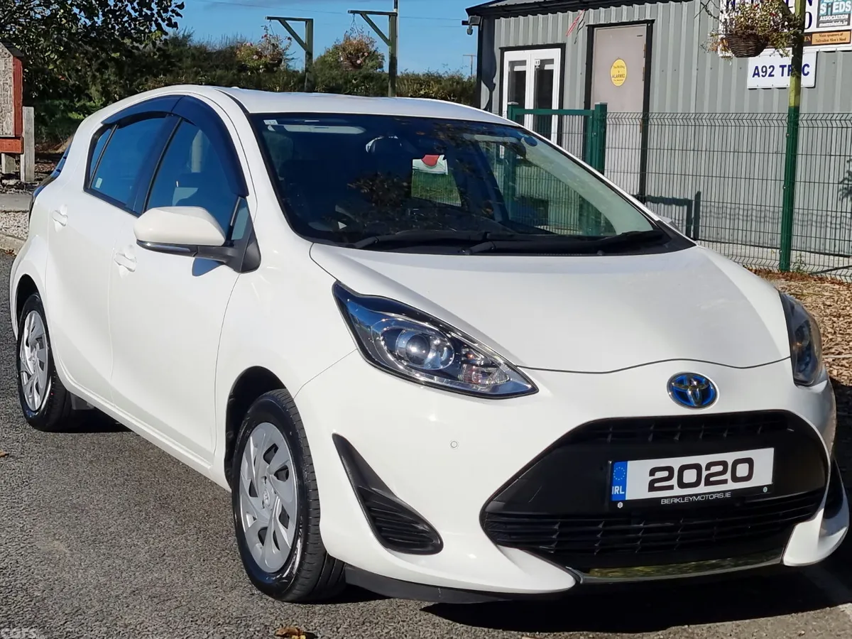 Toyota Aqua Hatchback, Petrol Hybrid, 2020, White
