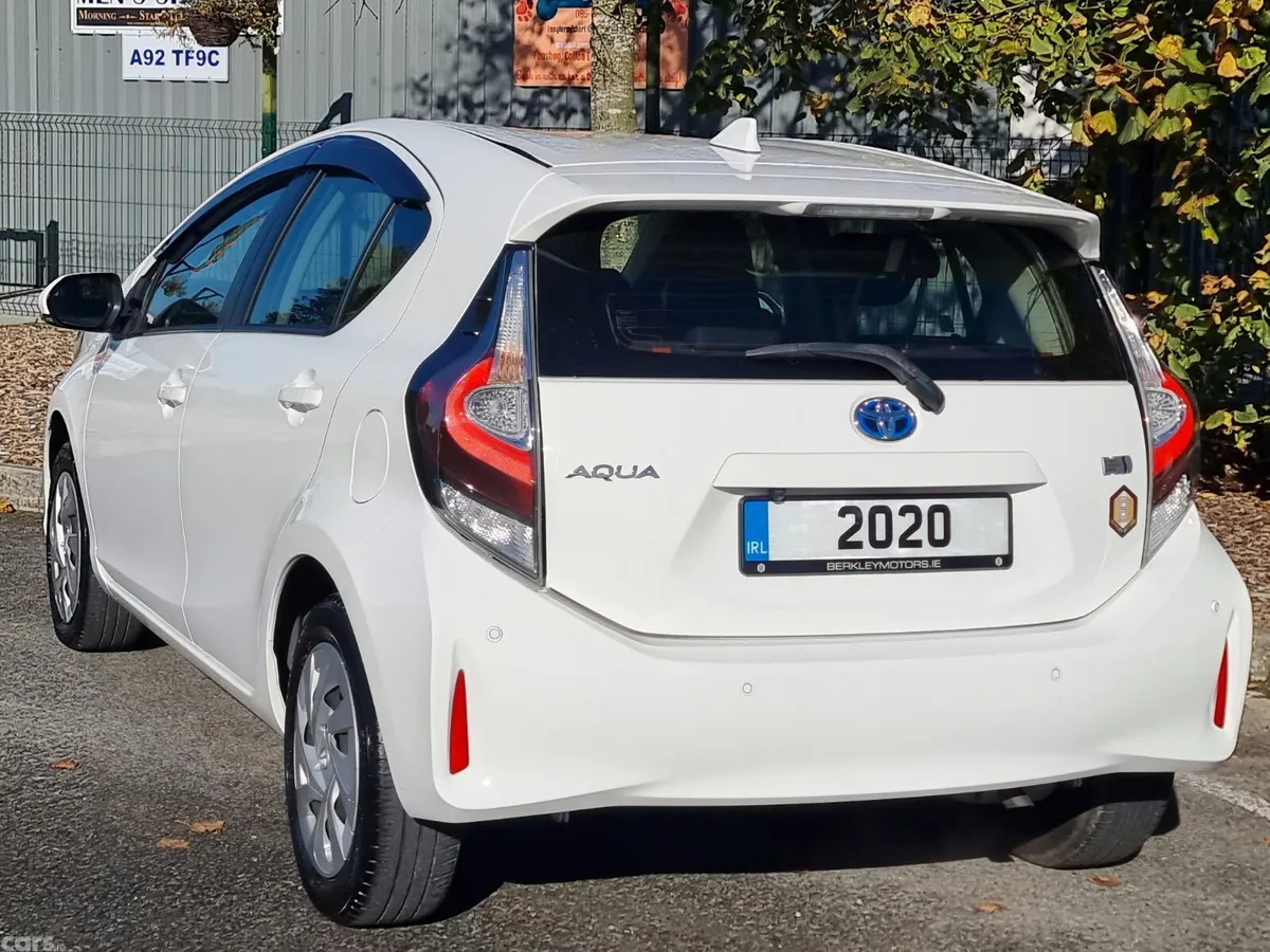 Toyota Aqua Hatchback, Petrol Hybrid, 2020, White