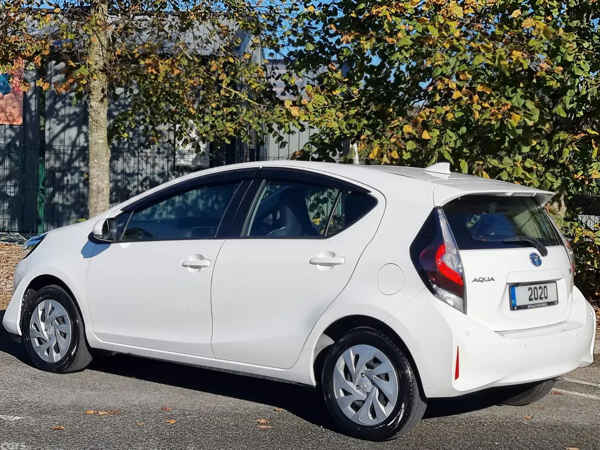 Toyota Aqua Hatchback, Petrol Hybrid, 2020, White