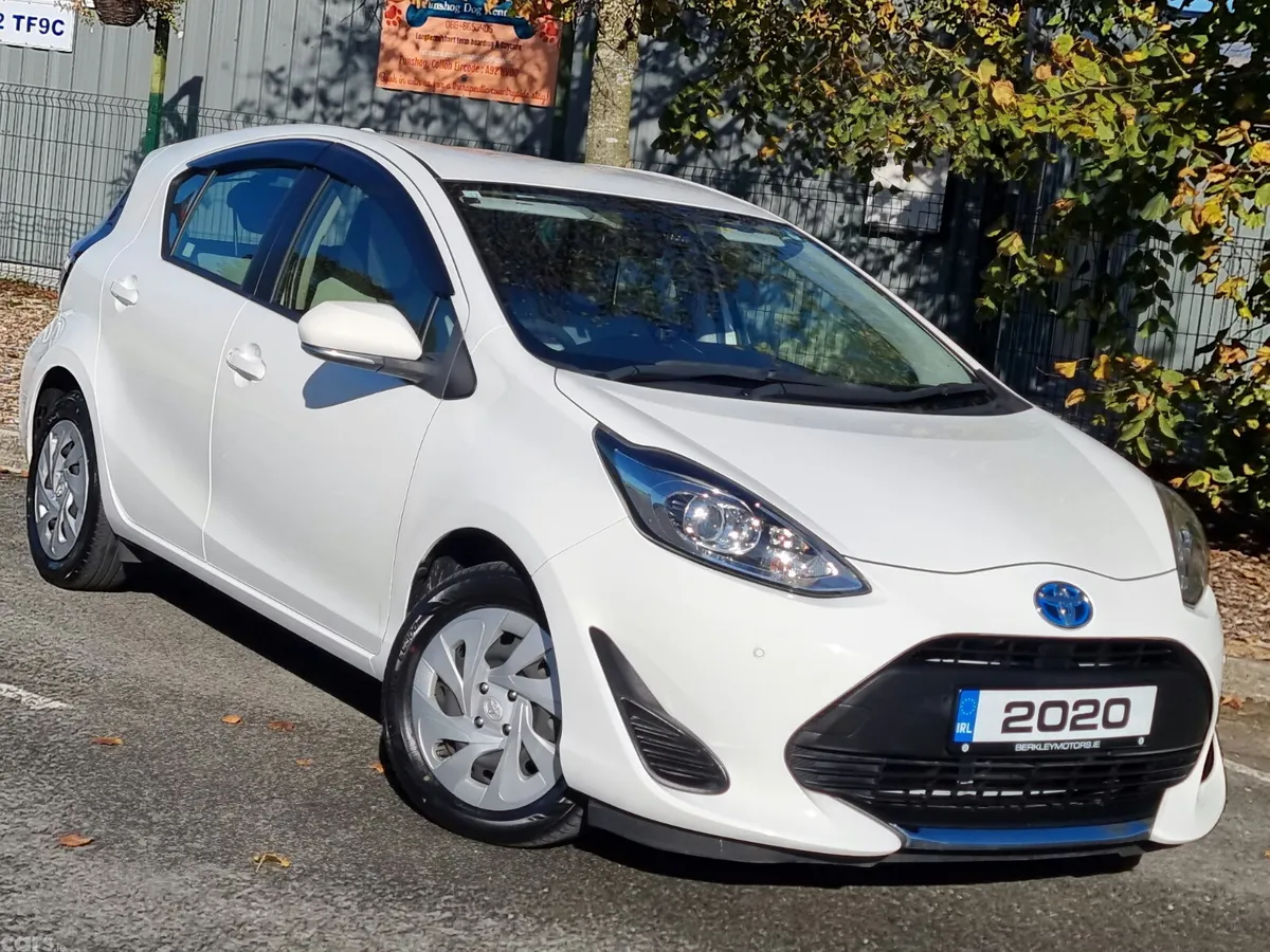 Toyota Aqua Hatchback, Petrol Hybrid, 2020, White
