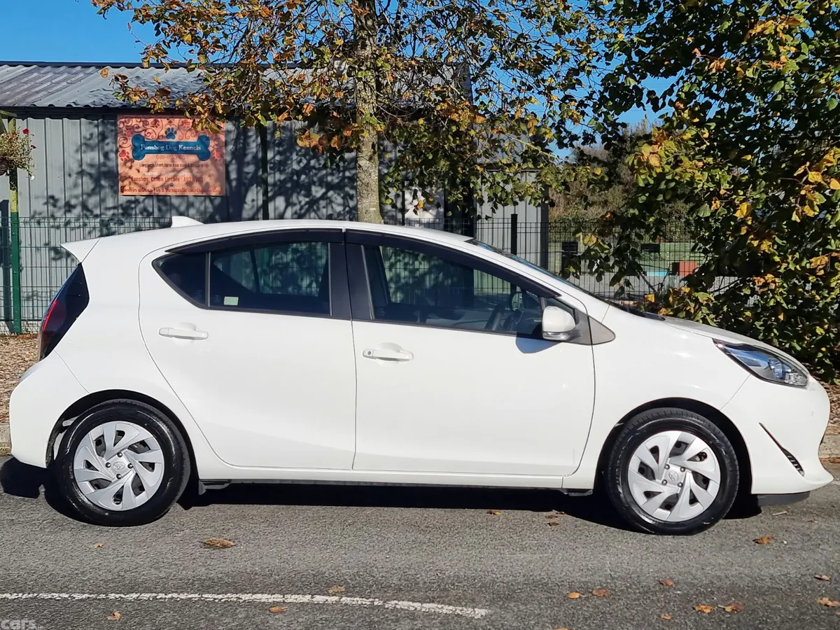 Toyota Aqua Hatchback, Petrol Hybrid, 2020, White