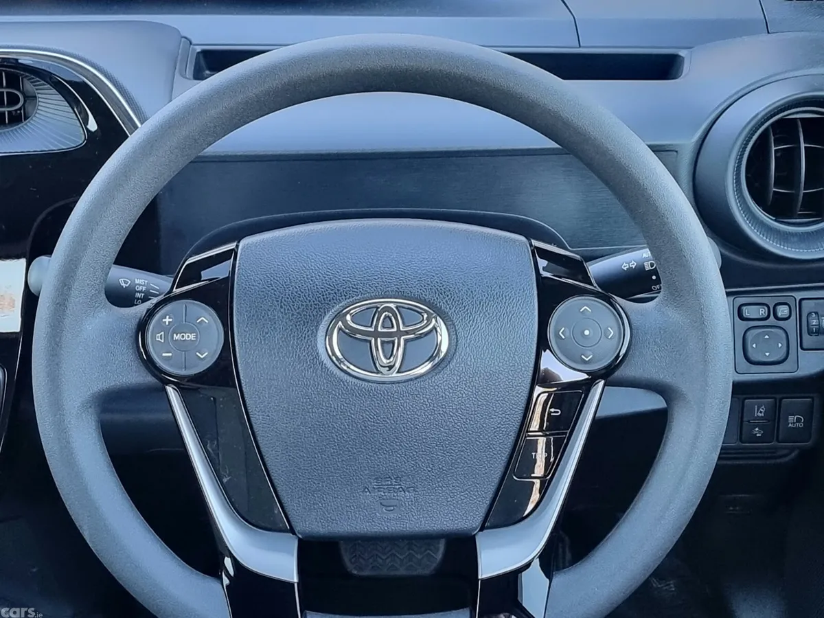 Toyota Aqua Hatchback, Petrol Hybrid, 2020, White