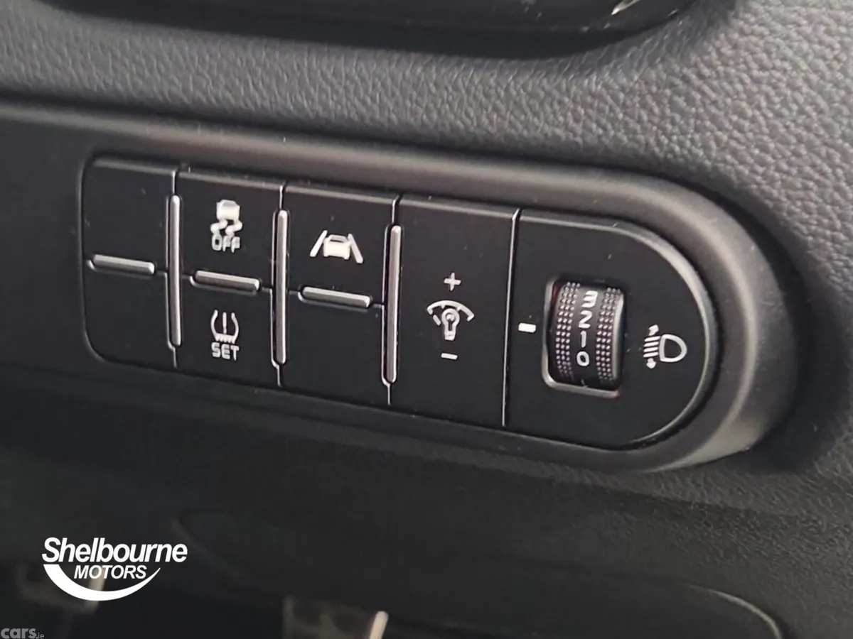 Kia Ceed Hatchback, Petrol, 2025, White