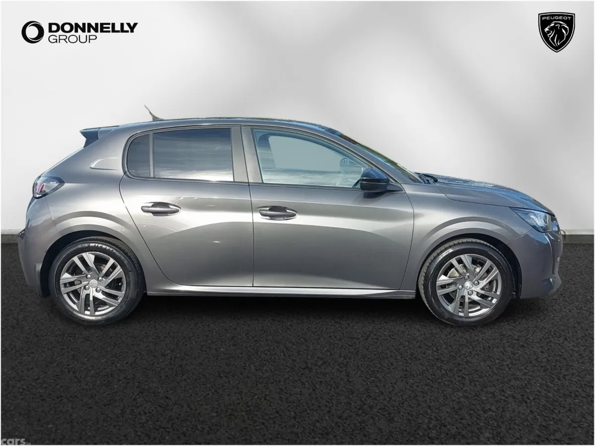 Peugeot 208 Hatchback, Petrol, 2022, 