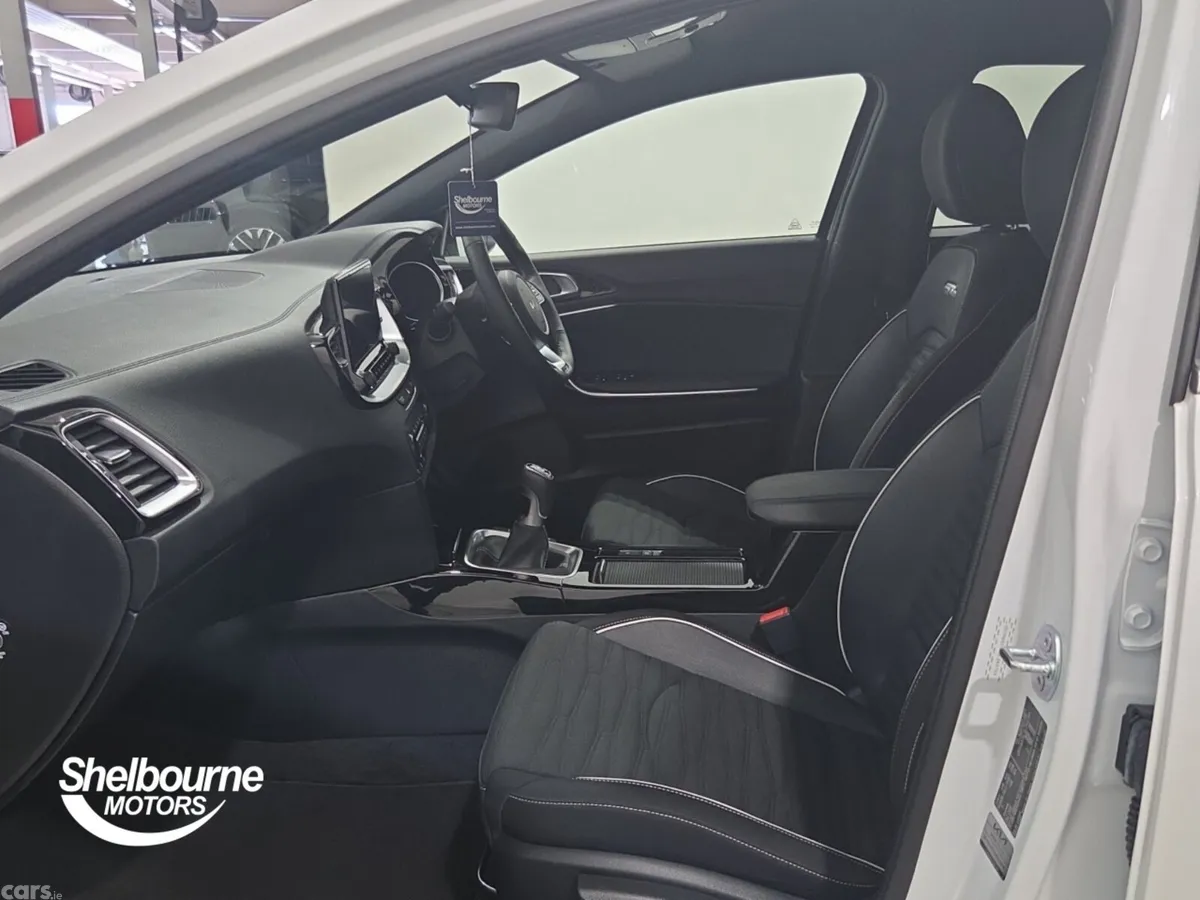 Kia Ceed Hatchback, Petrol, 2025, White