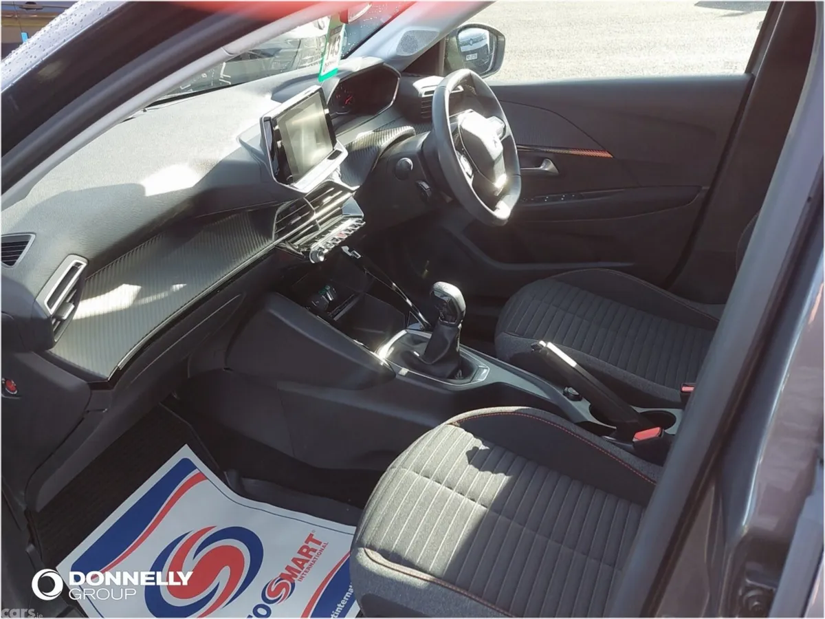 Peugeot 208 Hatchback, Petrol, 2022, 