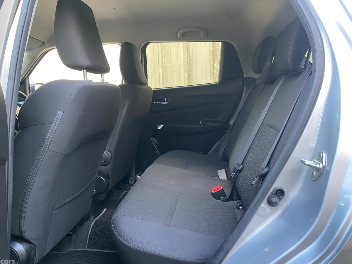 Suzuki Swift Hatchback, Petrol, 2019, Silver