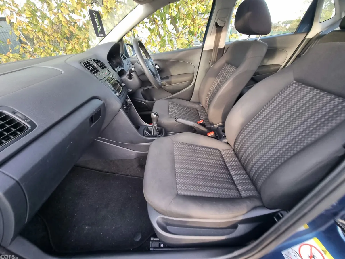 Volkswagen Polo Hatchback, Petrol, 2014, Green
