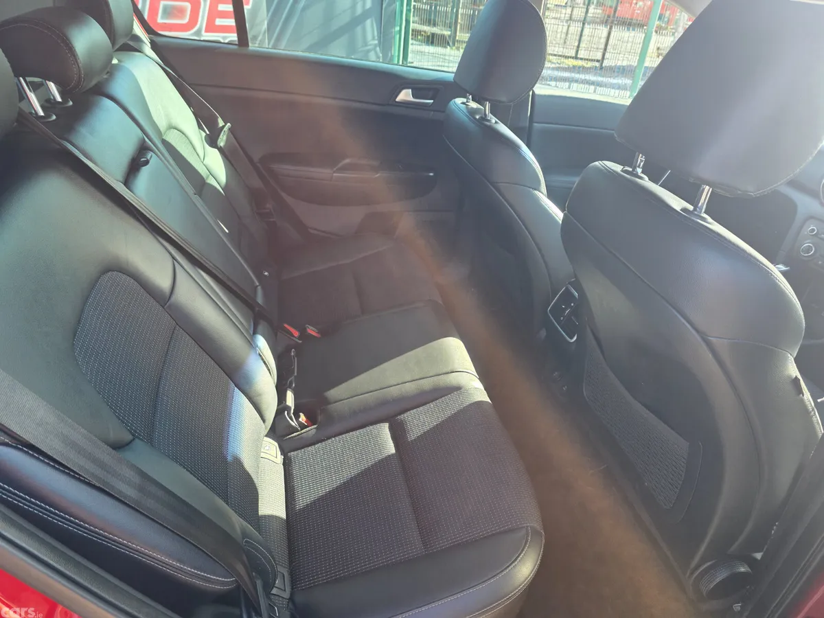 Kia Sportage SUV, Diesel, 2017, Red