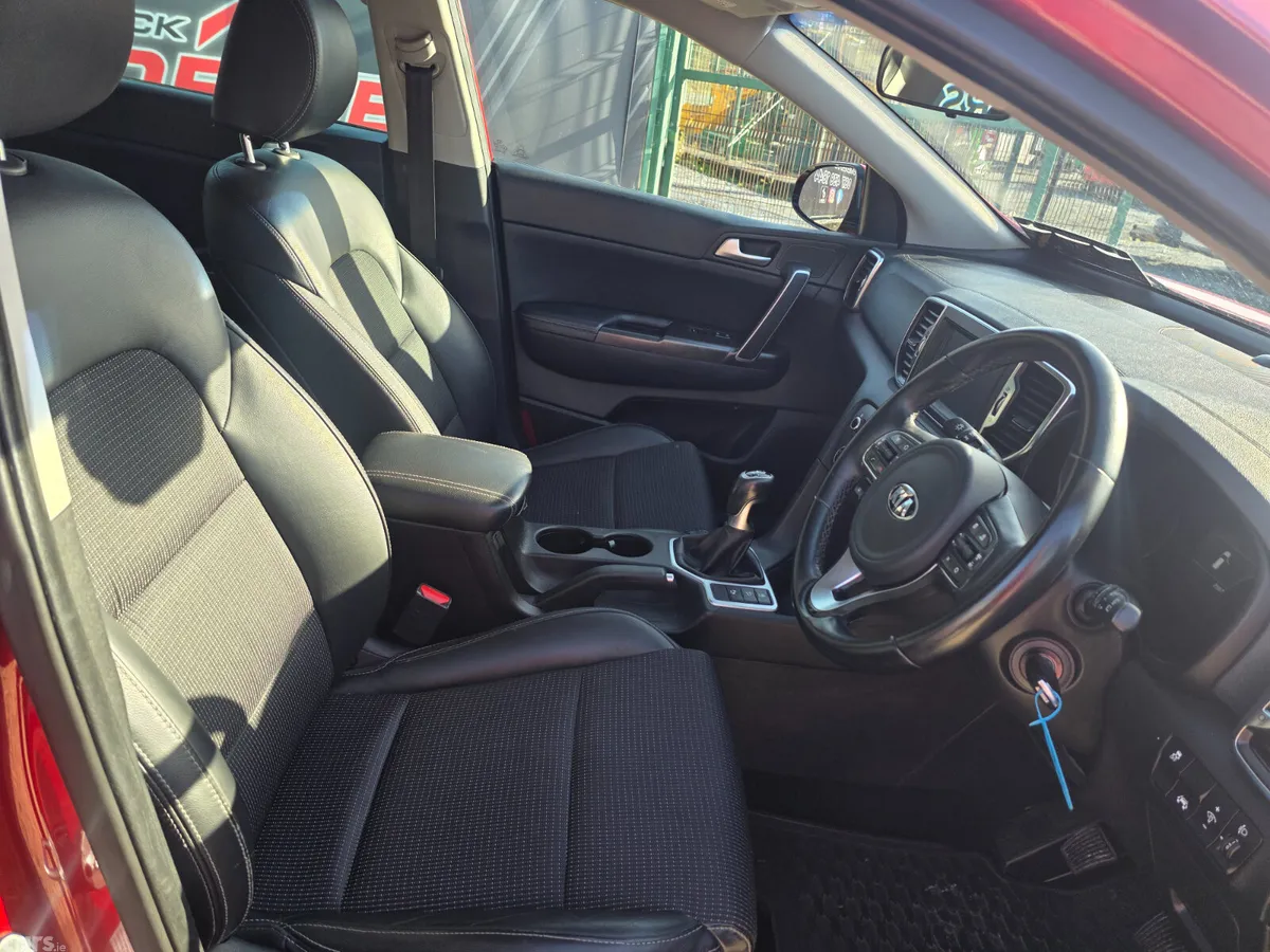 Kia Sportage SUV, Diesel, 2017, Red