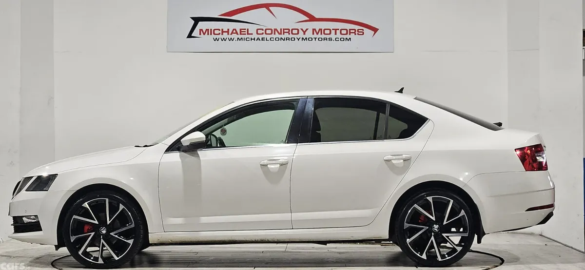 Skoda Octavia Hatchback, Diesel, 2018, White