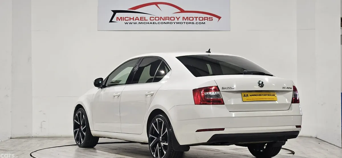 Skoda Octavia Hatchback, Diesel, 2018, White