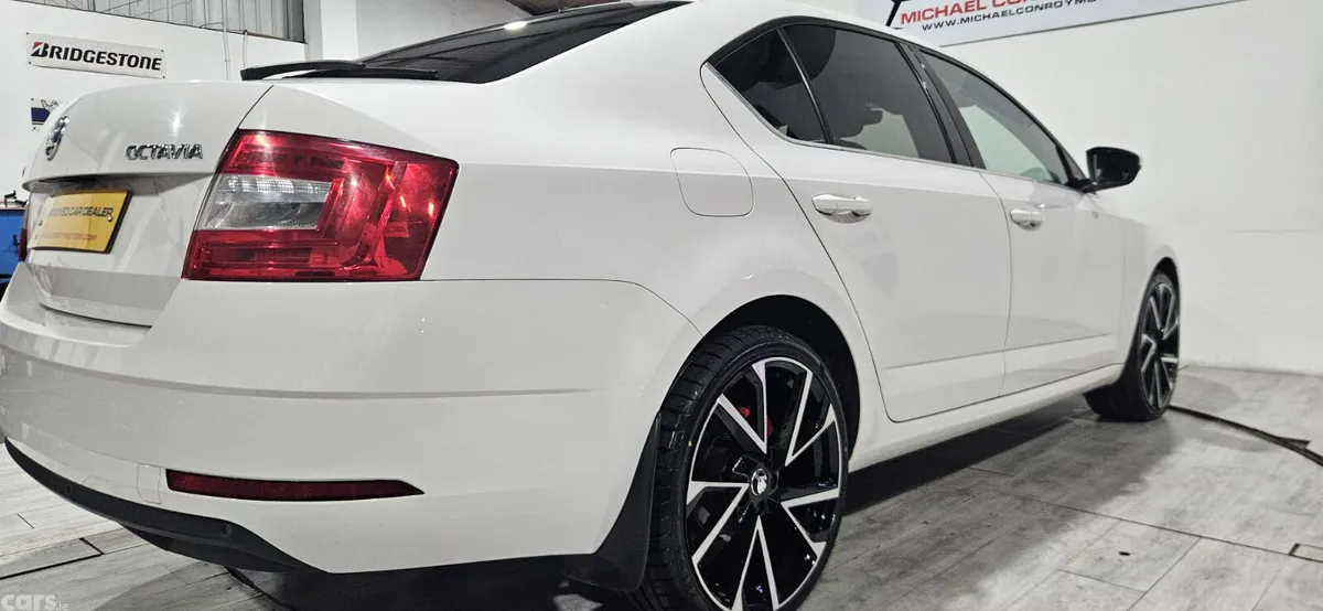 Skoda Octavia Hatchback, Diesel, 2018, White