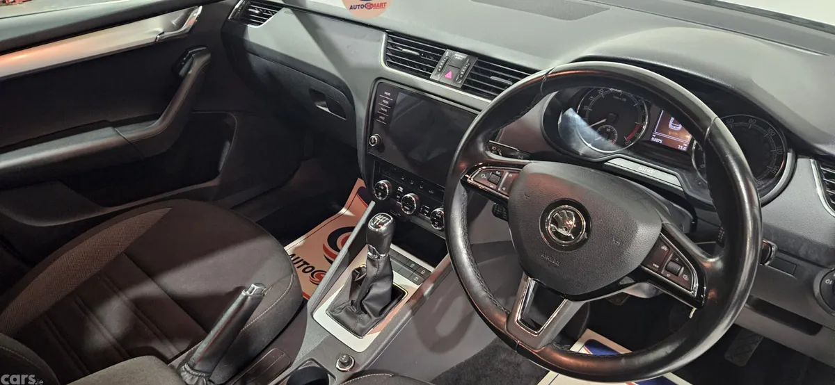 Skoda Octavia Hatchback, Diesel, 2018, White