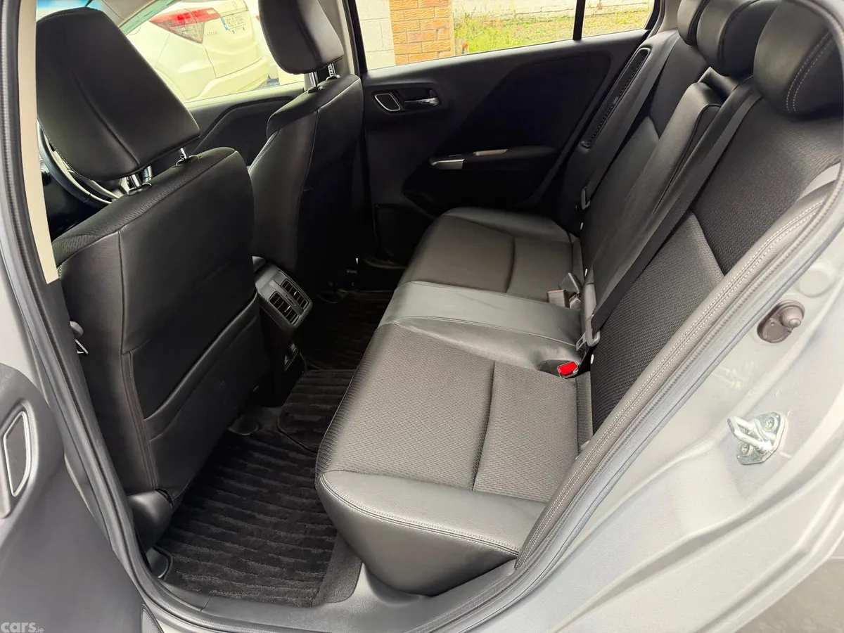 Honda Grace Saloon, Petrol Hybrid, 2018, Silver