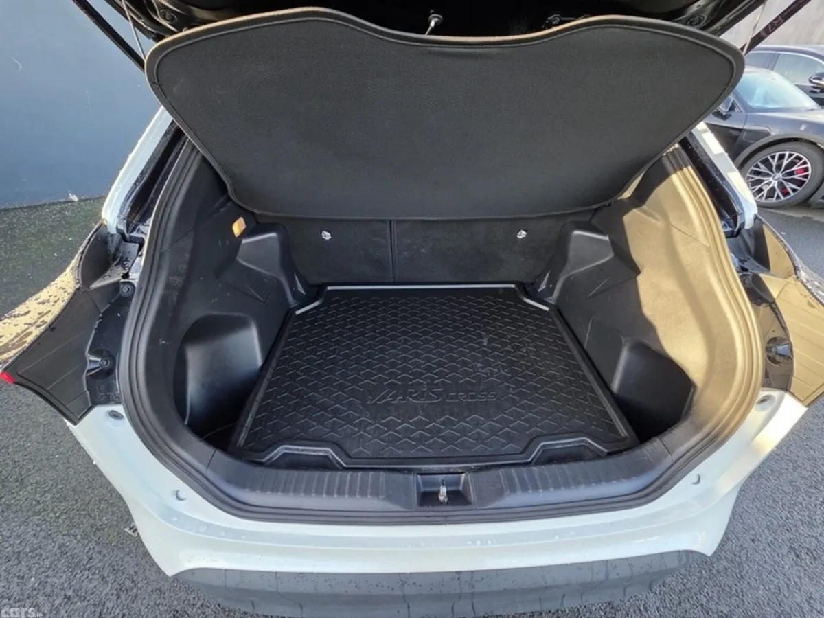 Toyota Yaris Cross SUV, Petrol Hybrid, 2023, White