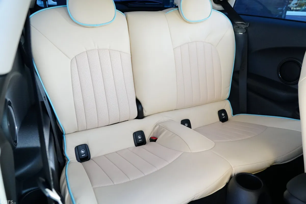 Mini Cooper Hatchback, Diesel, 2019, Grey