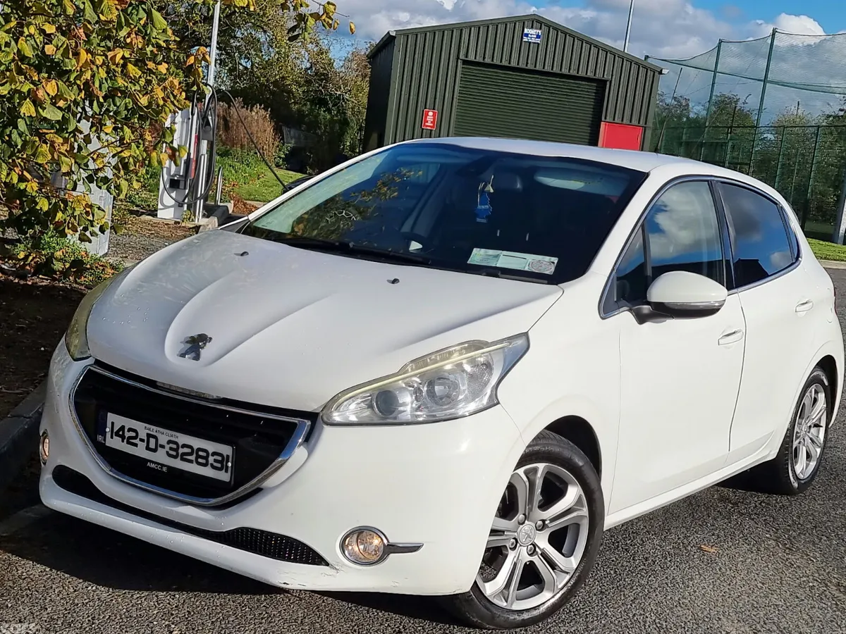 Peugeot 208 Hatchback, Petrol, 2014, White
