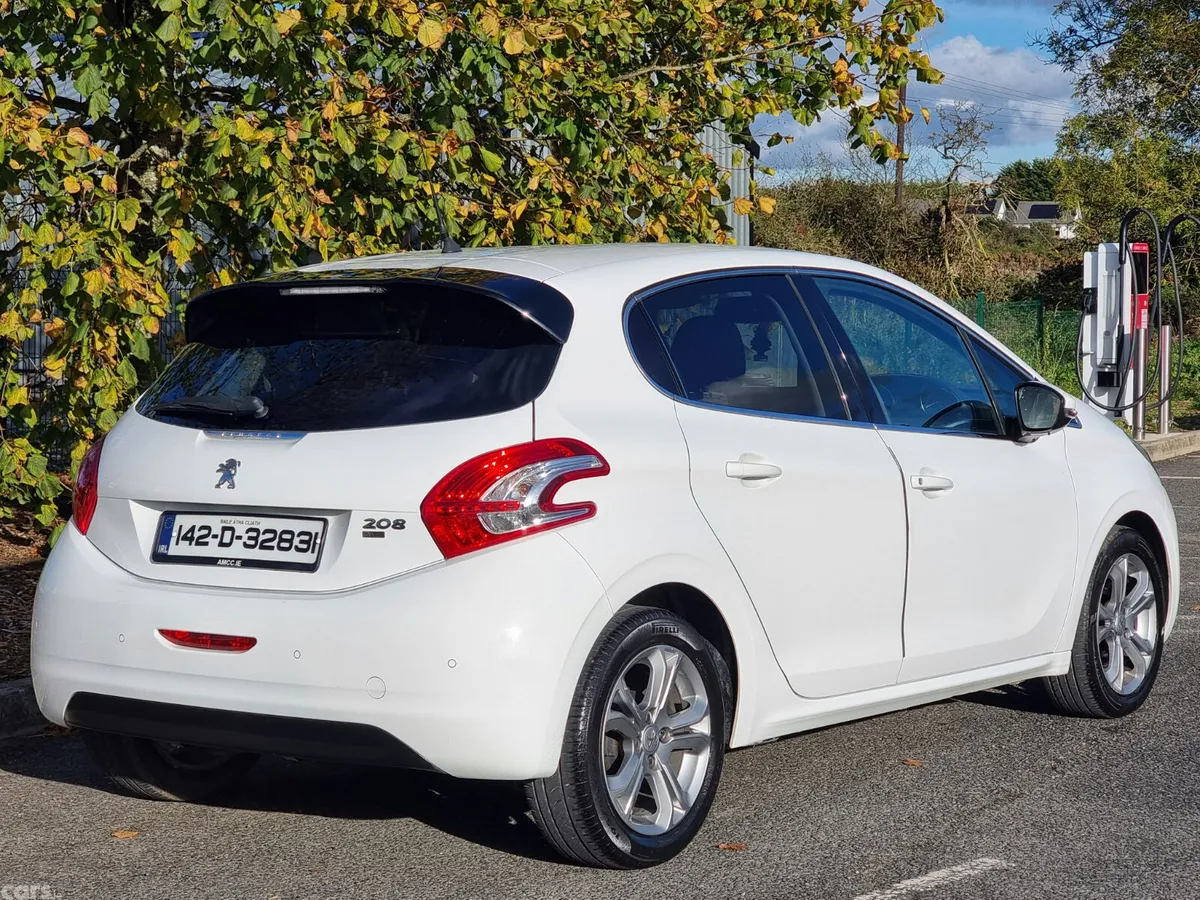 Peugeot 208 Hatchback, Petrol, 2014, White