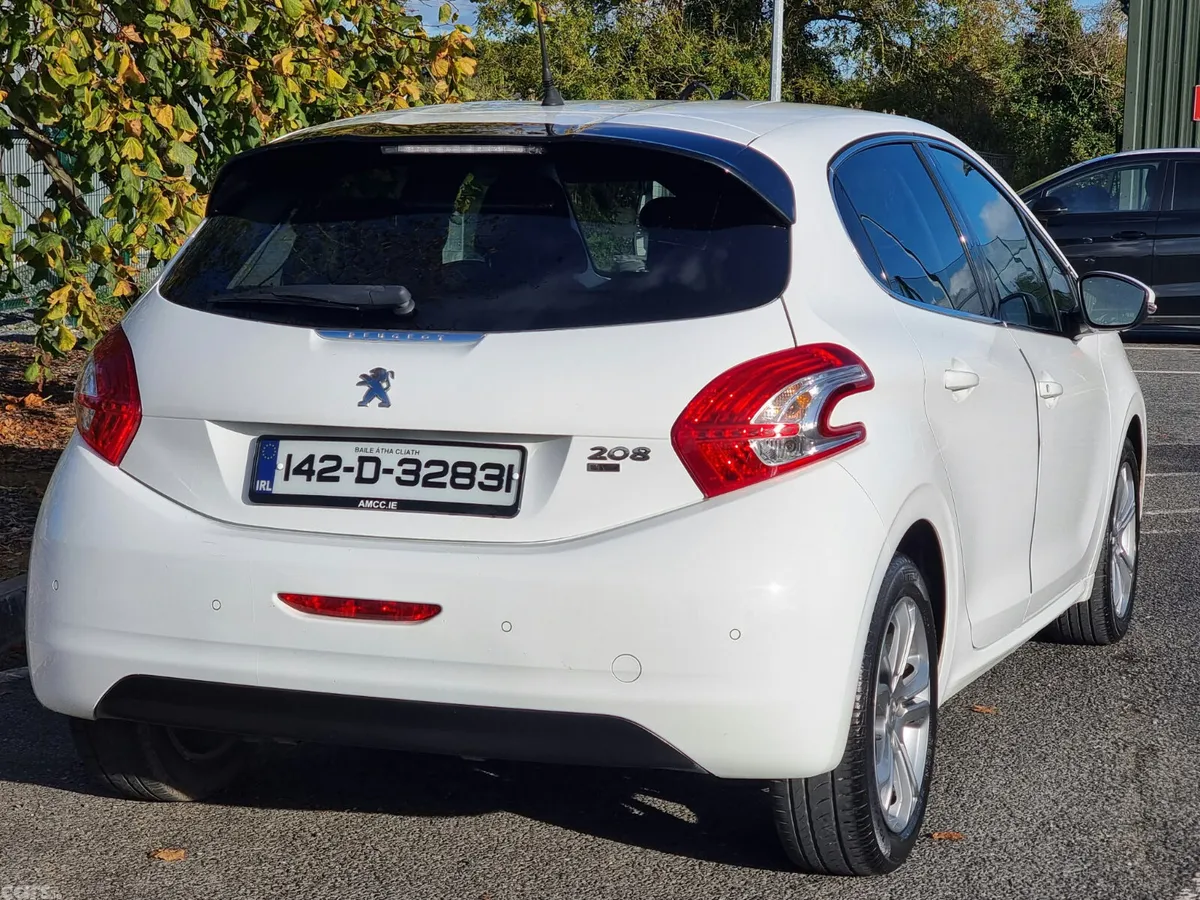 Peugeot 208 Hatchback, Petrol, 2014, White