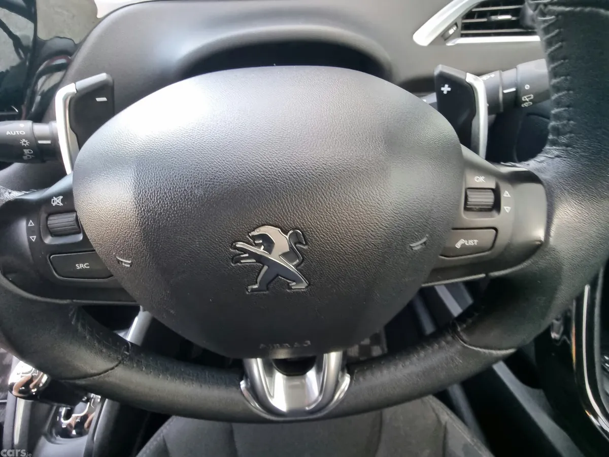 Peugeot 208 Hatchback, Petrol, 2014, White