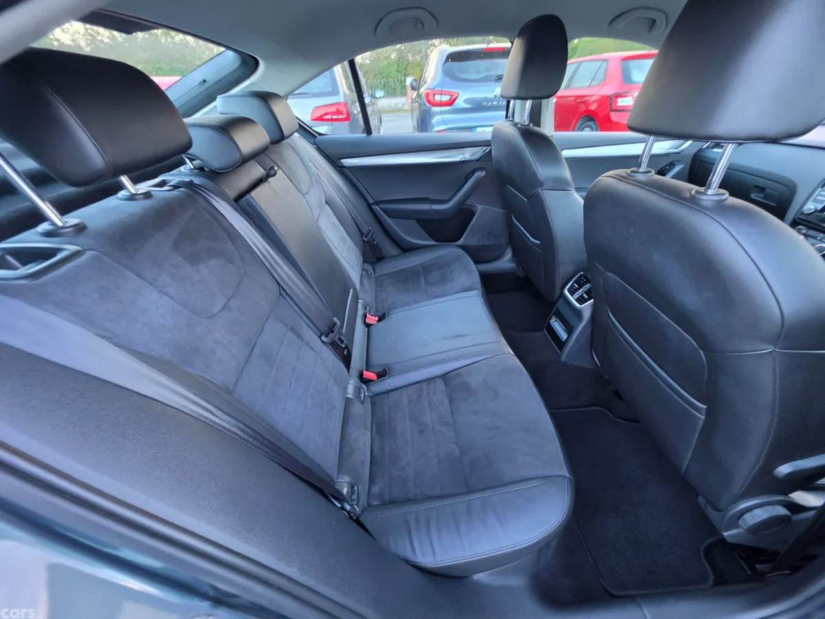 Skoda Octavia Hatchback, Petrol, 2015, Grey