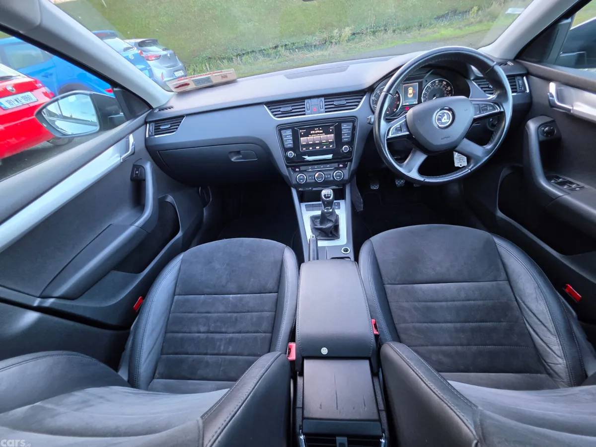 Skoda Octavia Hatchback, Petrol, 2015, Grey