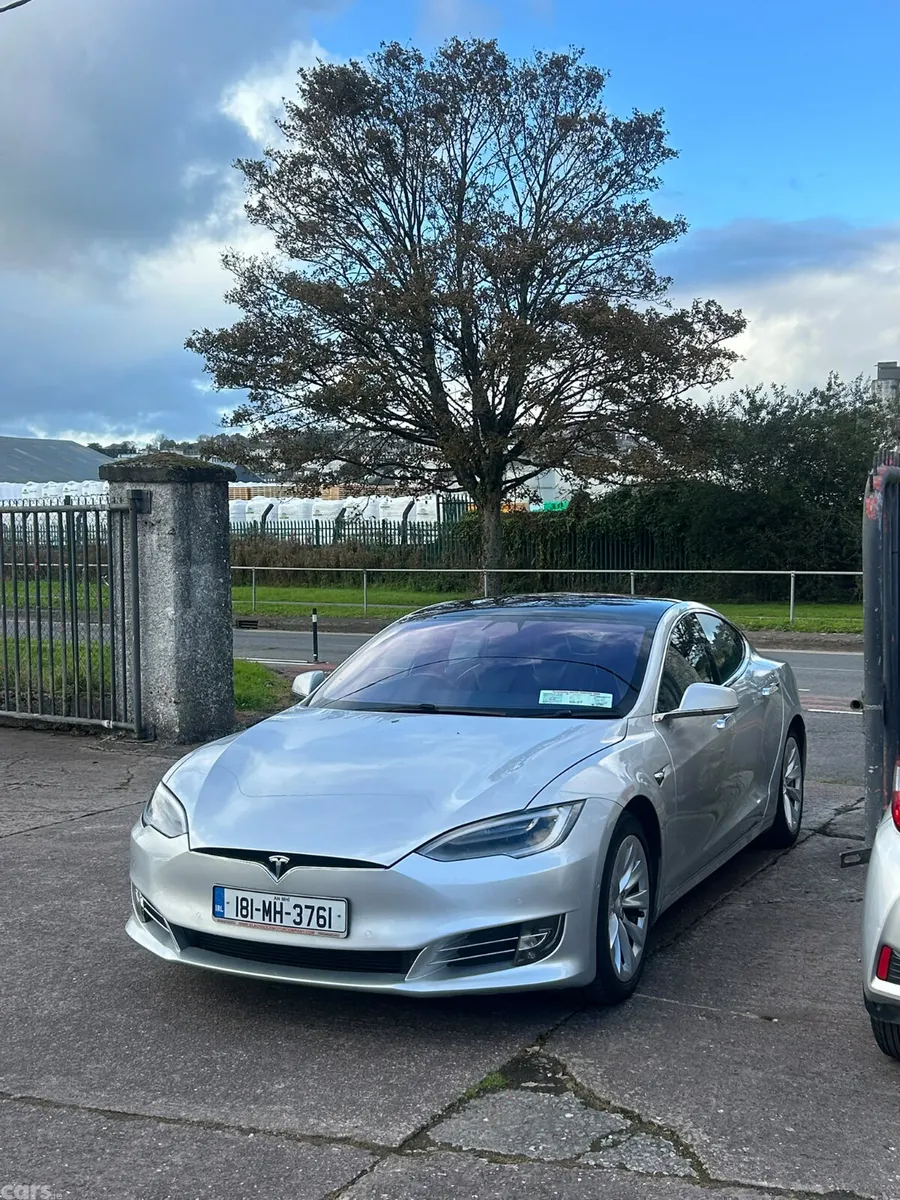 Tesla Model S Hatchback, Electric, 2018, Grey