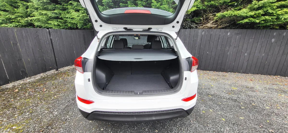 Hyundai Tucson SUV, Petrol, 2016, White