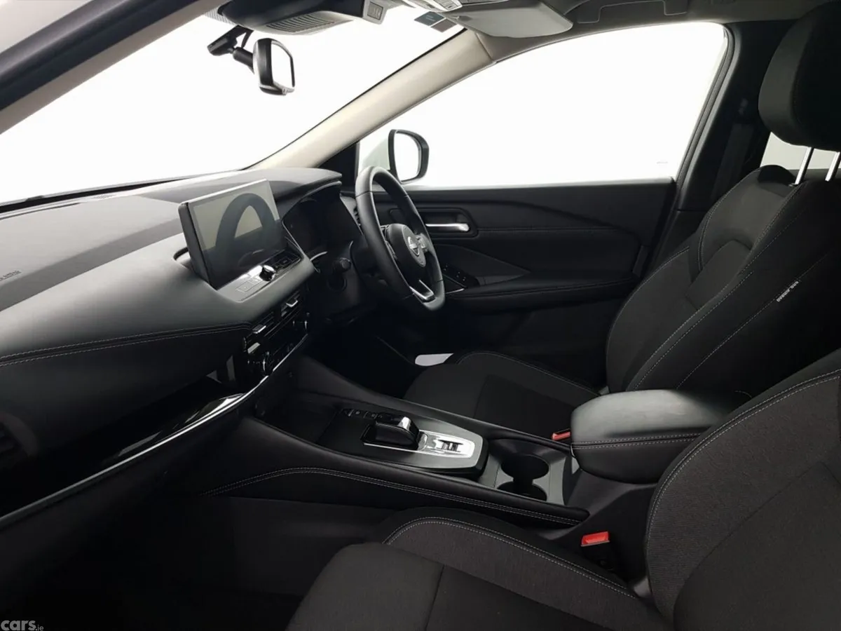 Nissan Qashqai MPV, Petrol, 2024, White