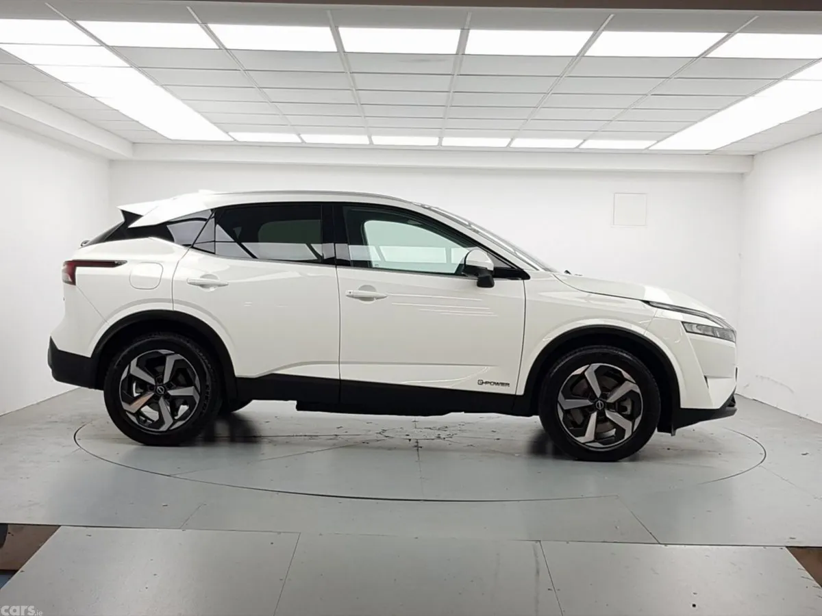 Nissan Qashqai MPV, Petrol, 2024, White