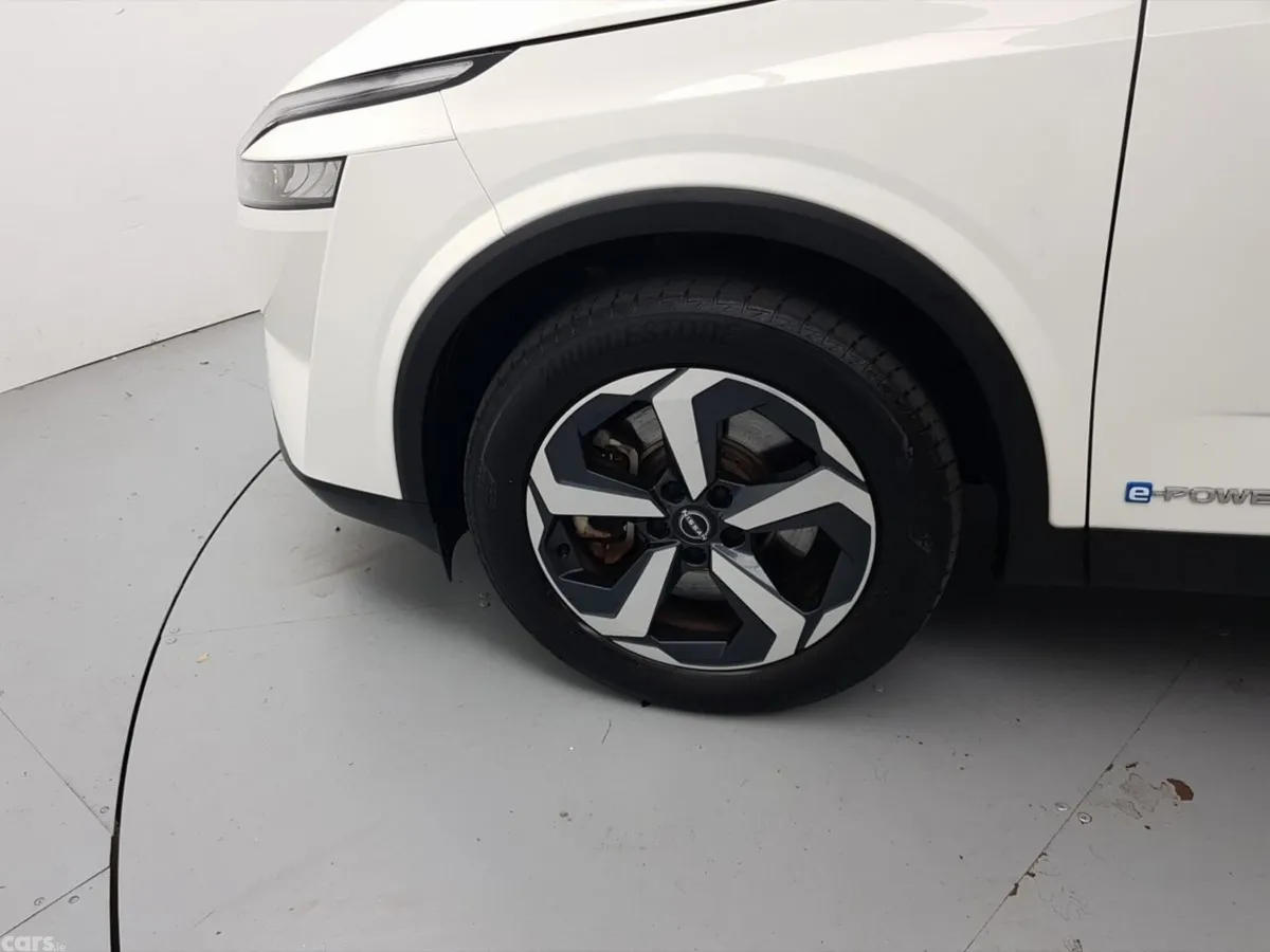 Nissan Qashqai MPV, Petrol, 2024, White