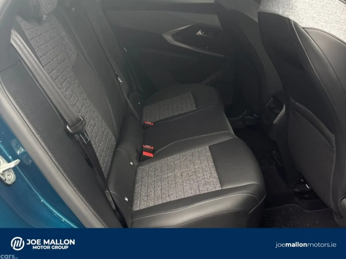 Peugeot 3008 MPV, Petrol, 2026, Blue