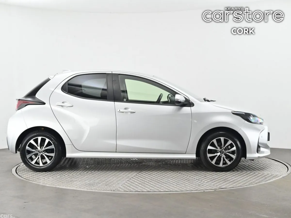 Toyota Yaris Hatchback, Petrol Hybrid, 2021, Silver