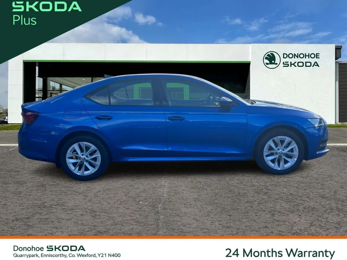 Skoda Octavia Saloon, Petrol, 2024, Blue
