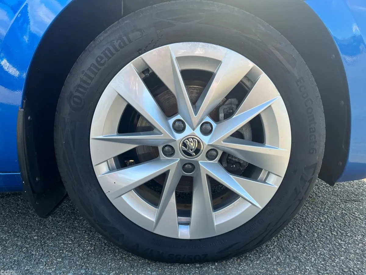 Skoda Octavia Saloon, Petrol, 2024, Blue
